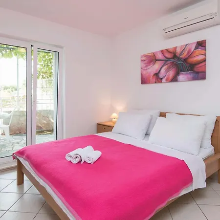 9 Bedroom Pet Friendly In Holiday home